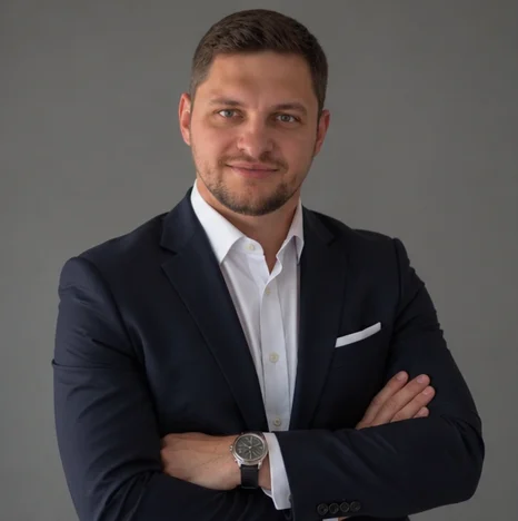 Дмитрий Чекрызов — эксперт по продажам и речевой аналитике